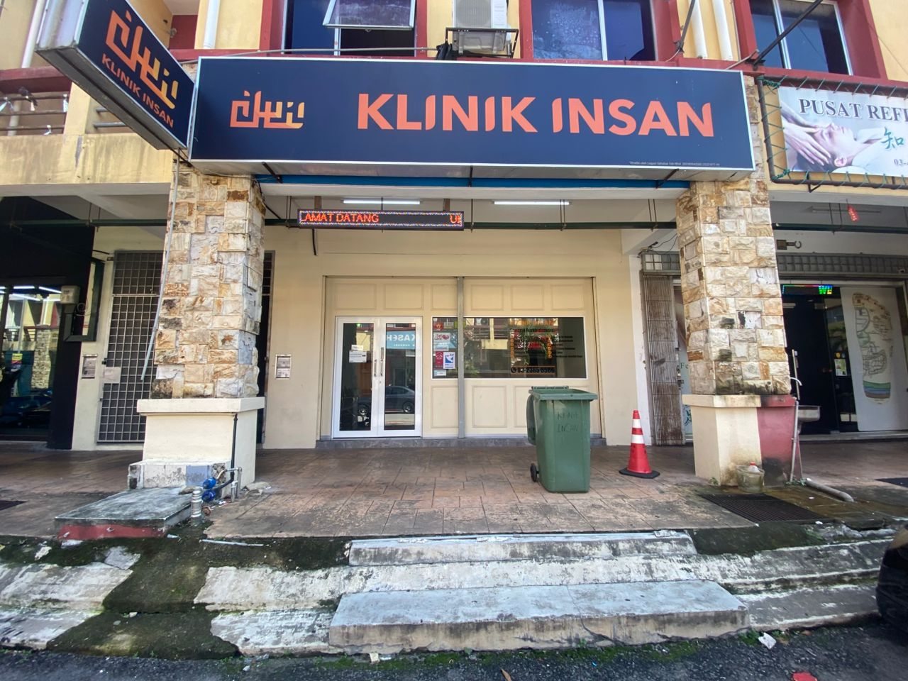 Hadapan Klinik Insan